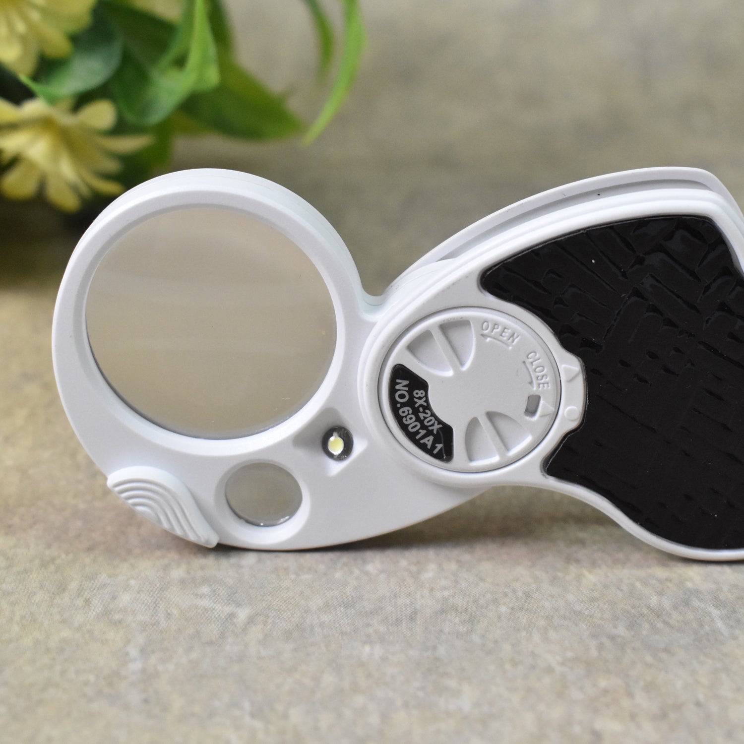 Double-magnification Led Magnifiers With Light (1 Pc  Small) Double-magnification Led Magnifiers With Light (1 Pc  Small)